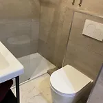 A Deux Pas Des Plages Et Au Coeur Du Vieil , Beau Renove Apartment *