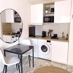 A Deux Pas Des Plages Et Au Coeur Du Vieil , Beau Renove * Antibes