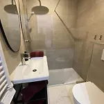 Apartment A Deux Pas Des Plages Et Au Coeur Du Vieil , Beau Renove Antibes