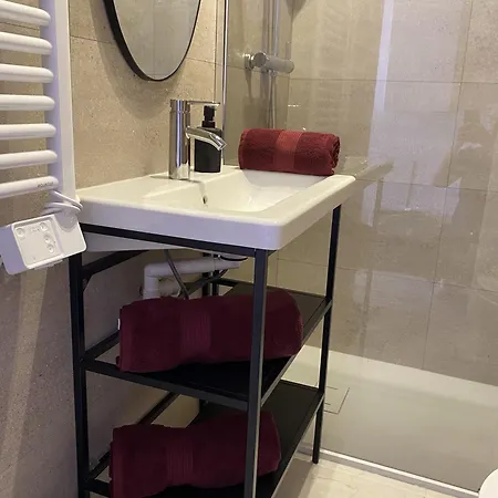 Apartment A Deux Pas Des Plages Et Au Coeur Du Vieil , Beau Renove Antibes