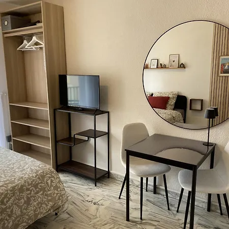 A Deux Pas Des Plages Et Au Coeur Du Vieil , Beau Renove Antibes