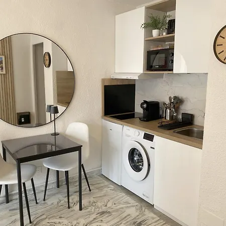Apartment A Deux Pas Des Plages Et Au Coeur Du Vieil , Beau Renove *