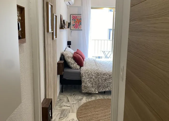 A Deux Pas Des Plages Et Au Coeur Du Vieil , Beau Renove Lejlighed Antibes