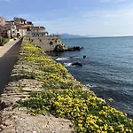 A Deux Pas Des Plages Et Au Coeur Du Vieil , Beau Renove Apartament Antibes