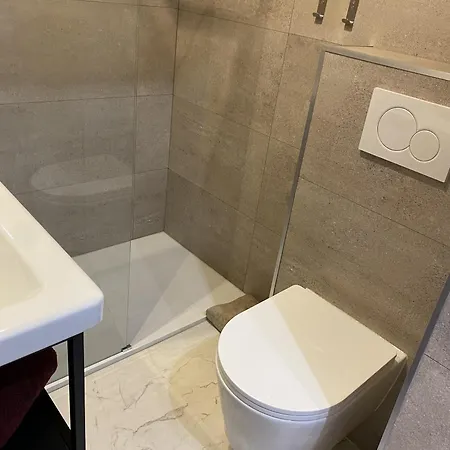 A Deux Pas Des Plages Et Au Coeur Du Vieil , Beau Renove Apartamento *