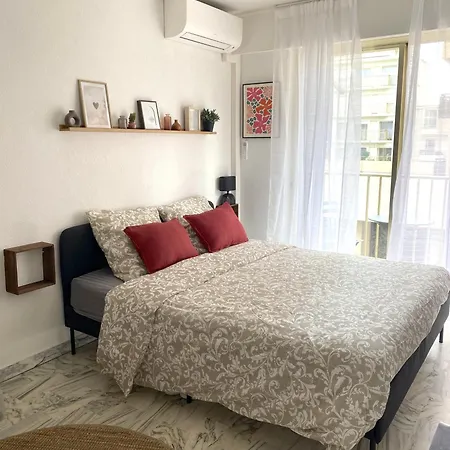 A Deux Pas Des Plages Et Au Coeur Du Vieil , Beau Renove *