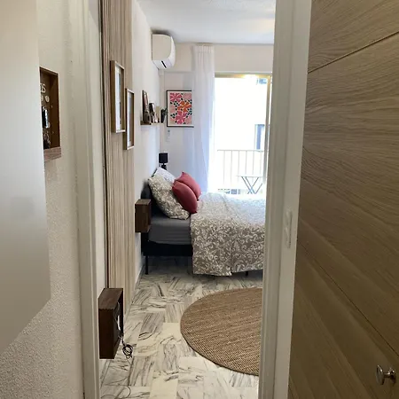 A Deux Pas Des Plages Et Au Coeur Du Vieil , Beau Renove Appartement Antibes