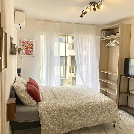 A Deux Pas Des Plages Et Au Coeur Du Vieil , Beau Renove *