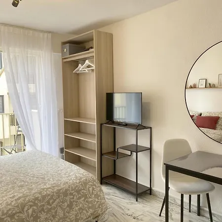 A Deux Pas Des Plages Et Au Coeur Du Vieil , Beau Renove Apartamento *