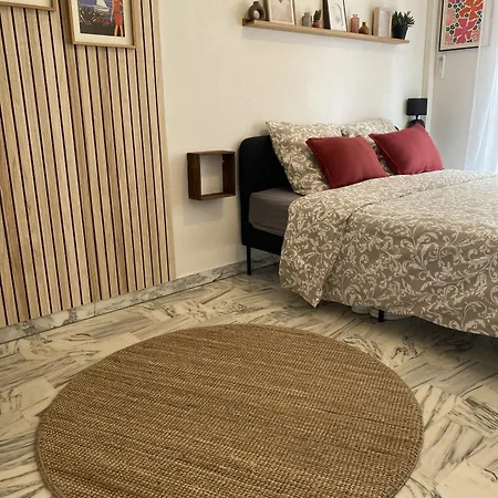 A Deux Pas Des Plages Et Au Coeur Du Vieil , Beau Renove Appartement *