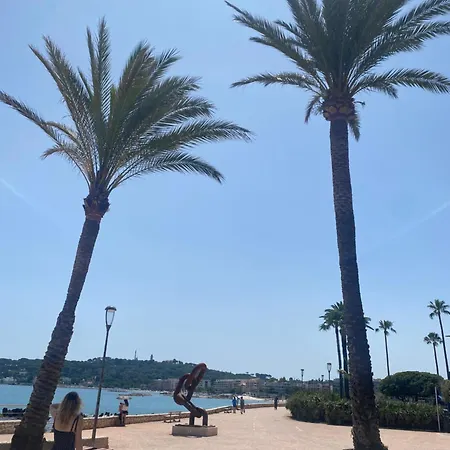 公寓 A Deux Pas Des Plages Et Au Coeur Du Vieil , Beau Renove 昂蒂布