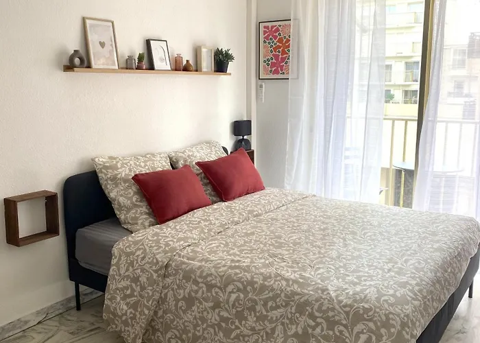 A Deux Pas Des Plages Et Au Coeur Du Vieil , Beau Renove *