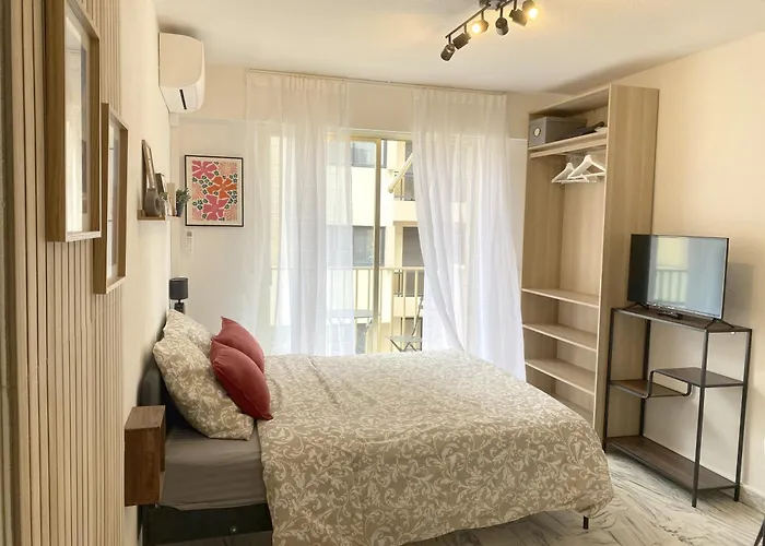 A Deux Pas Des Plages Et Au Coeur Du Vieil , Beau Renove *