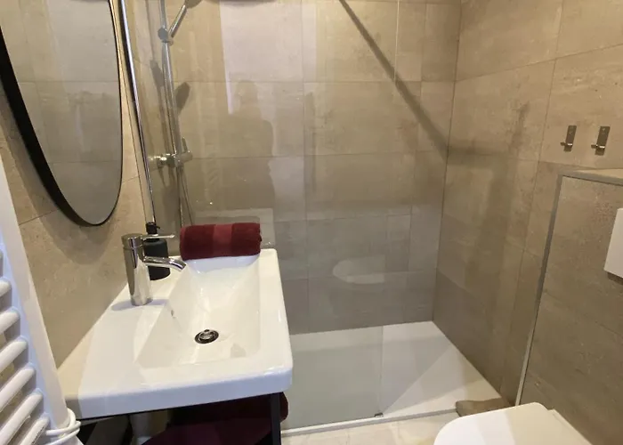 Apartamento A Deux Pas Des Plages Et Au Coeur Du Vieil , Beau Rénové Antibes