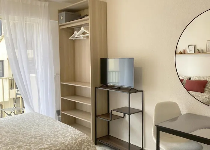 A Deux Pas Des Plages Et Au Coeur Du Vieil , Beau Rénové Apartamento *