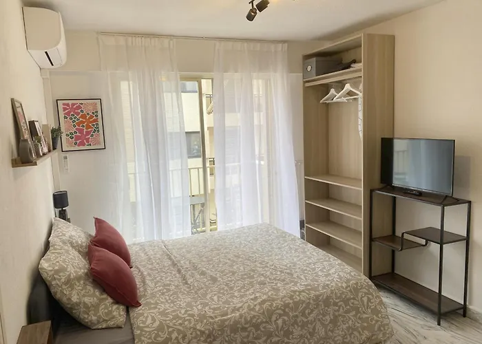 Lägenhet A Deux Pas Des Plages Et Au Coeur Du Vieil , Beau Renove *