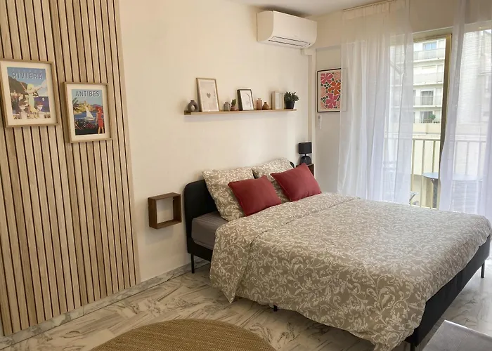 Lägenhet A Deux Pas Des Plages Et Au Coeur Du Vieil , Beau Renove