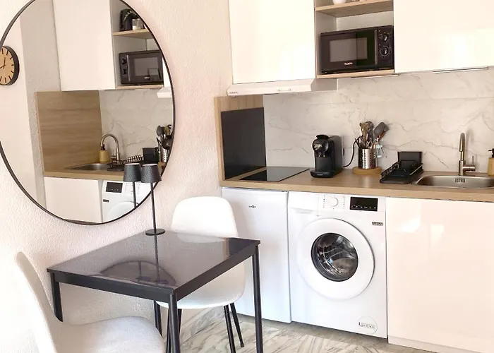 Apartamento A Deux Pas Des Plages Et Au Coeur Du Vieil , Beau Rénové Antibes