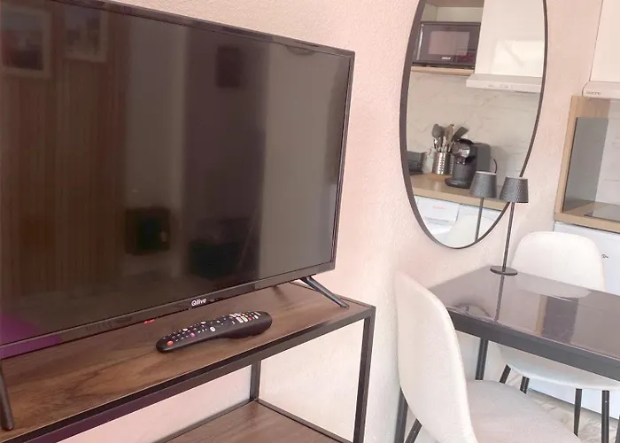 A Deux Pas Des Plages Et Au Coeur Du Vieil , Beau Renove