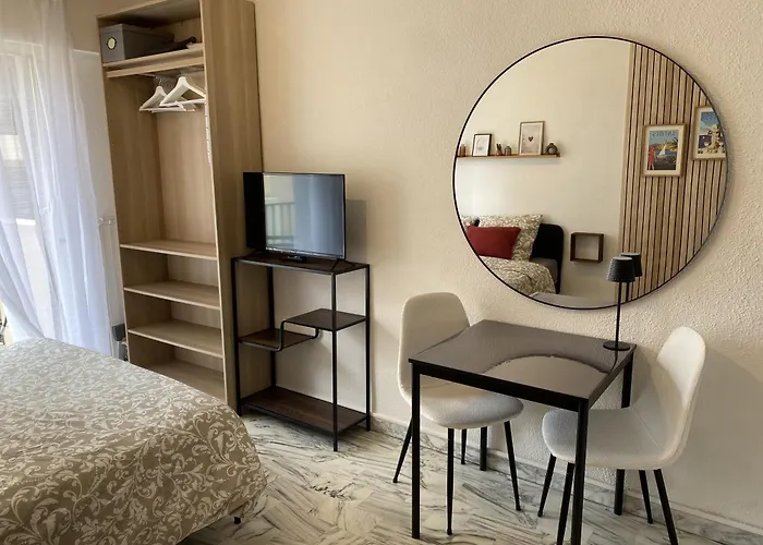 A Deux Pas Des Plages Et Au Coeur Du Vieil , Beau Renove Antibes