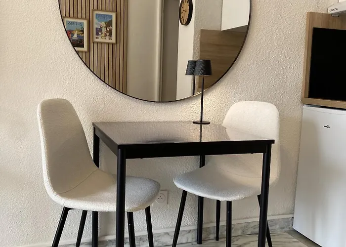 Apartamento A Deux Pas Des Plages Et Au Coeur Du Vieil , Beau Rénové Antibes